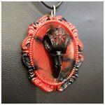 Moonbeam Atelier collier camée corbeau