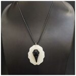 Moonbeam Atelier collier camée corbeau