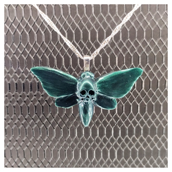 collier pendentif sphinx tête de mort