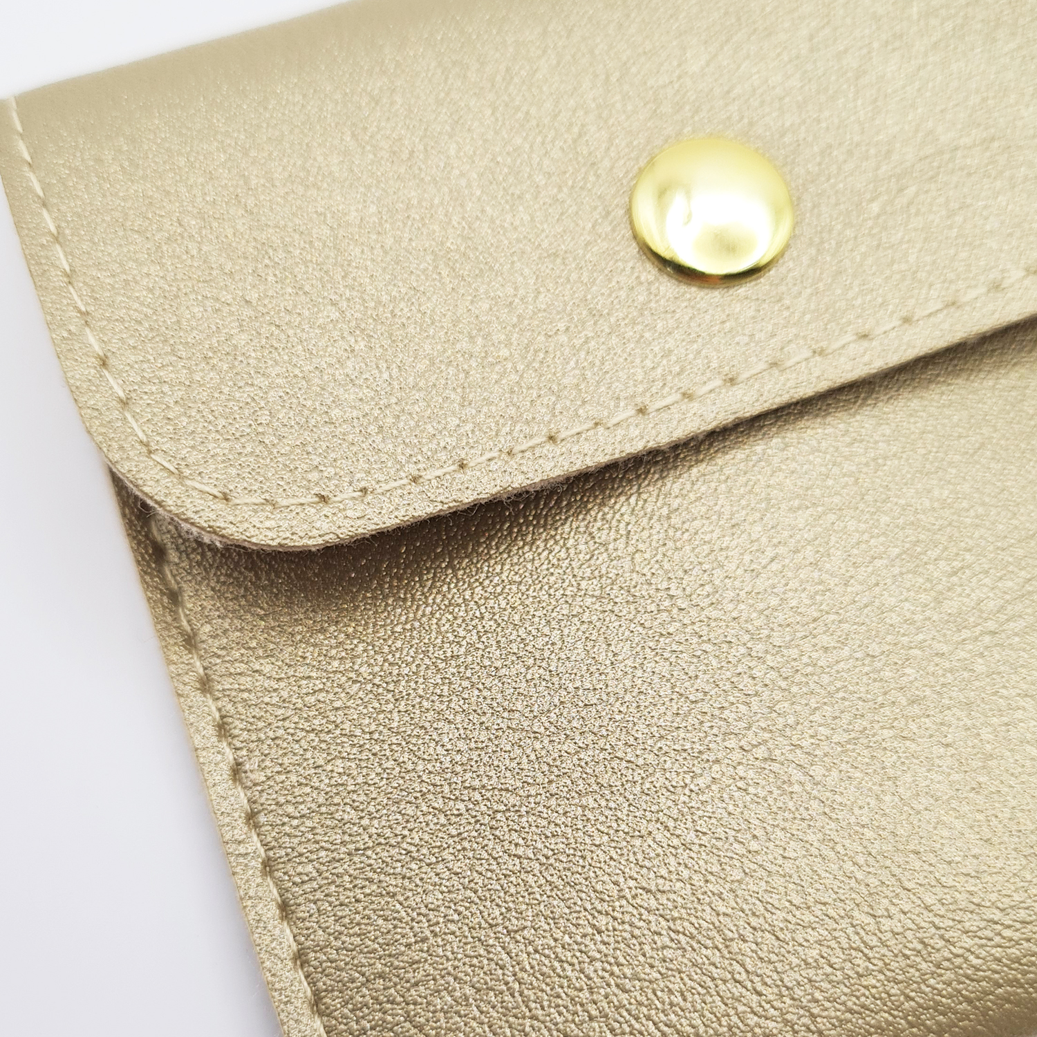 pochette-rangement-bijoux-similicuir-dore-accessoire-bijoux-olympe-bijoux-acier-inoxydable-bagues-colliers-bracelets-boucles-d-oreilles-creoles-joncs3