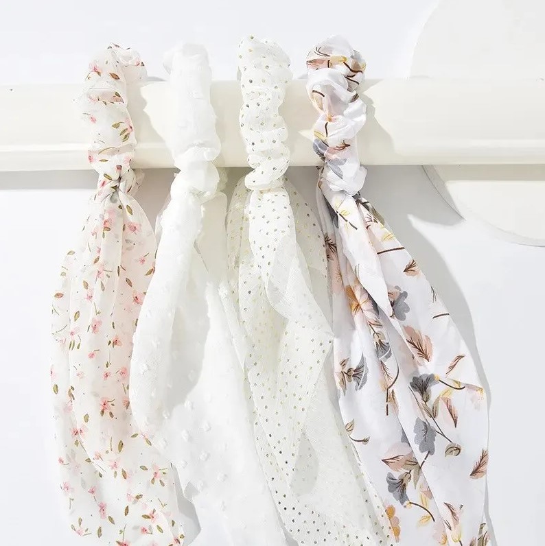 foulchie-scrunchie-blanc-pois-blanc-accessoire-mode-femme-olympe-bijoux-acier-inoxydable-bagues-colliers-bracelets-boucles-d-oreilles-creoles3
