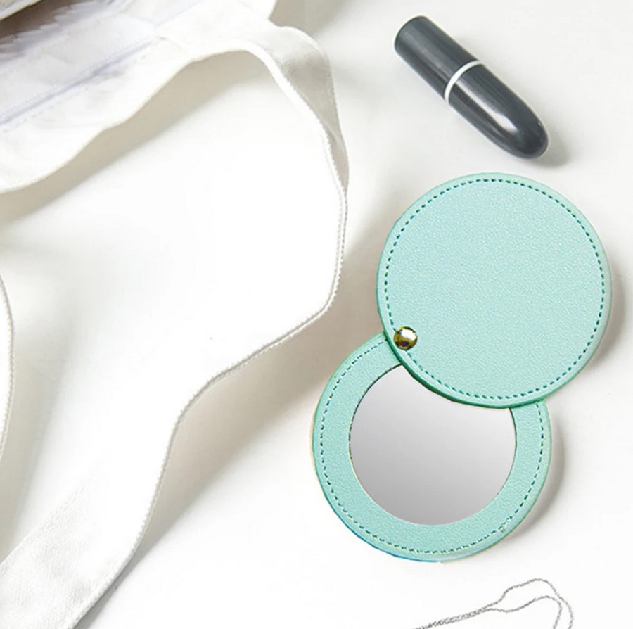miroir-rond-cuir-vert-accessoire-beaute-olympe-bijoux-acier-inoxydable-bagues-bracelets-boucles-d-oreilles-creoles-broches-colliers