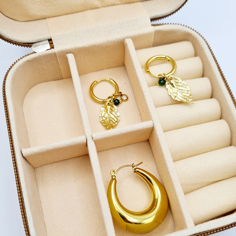 boite-a-bijoux-rangements-carre-marron-cognac-olympe-bijoux-acier-inoxydable-bagues-bracelets-colliers-boucles-d-oreilles-broches-details6