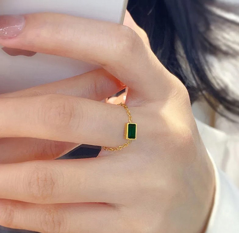 bague-chaine-noire-acier-inoxydable-dore-olympe-bijoux-femme-main