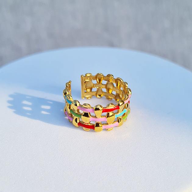 bague-tressage-multicolore-olympe-bijoux-fond-presentoire-allonge