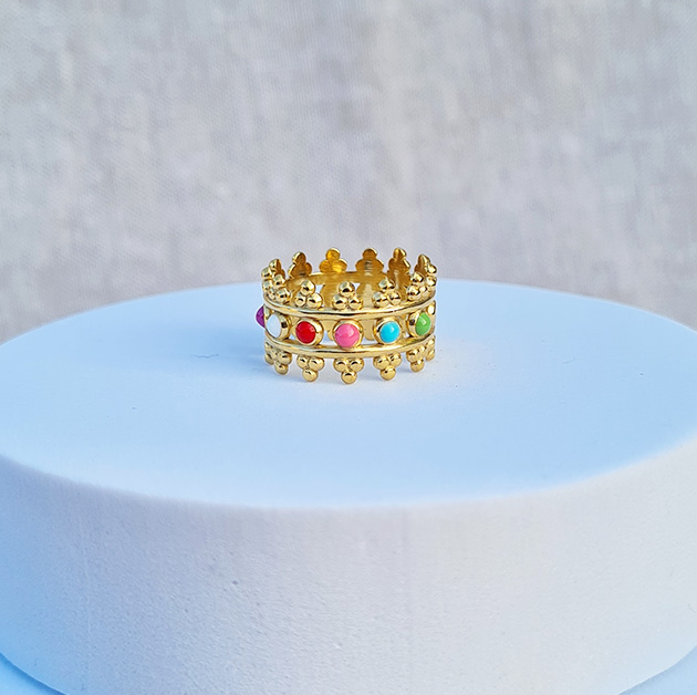 bague-couronne-multicolore-olympe-bijoux-fonc-presentoire-couche