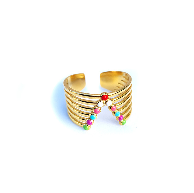 bague-v-multicolore-olympe-bijoux-fond-blanc-pose