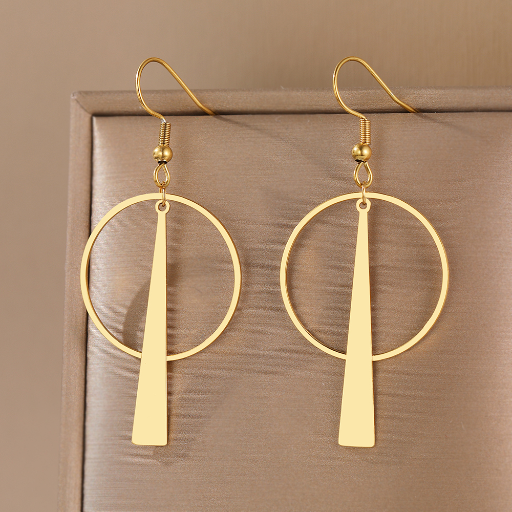 boucles-oreilles-batonnet-olympe-bijoux-fond-beige