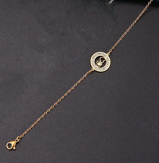 bracelet-coeurs-et-zircons-olympe-bijoux-fond-noir-a-plat