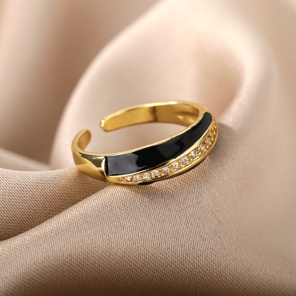 bague-duo-black-dore-zircons-olympe-bijoux-fond-beige-zoom
