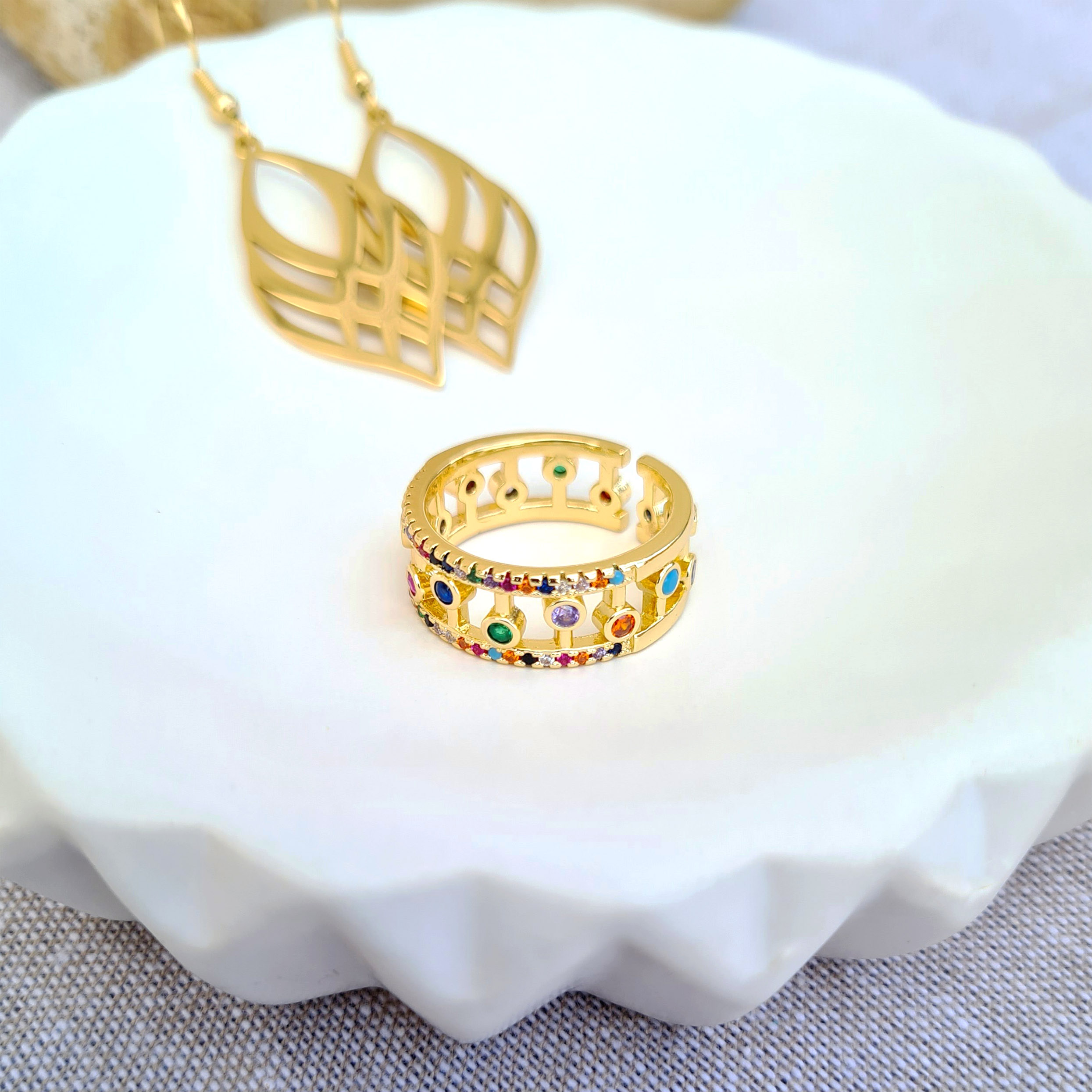 bague-queen-olympe-bijoux-fond-coupelle