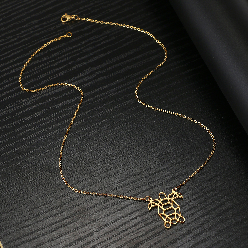 collier-tortue-origami-olype-bijoux-fond-noir-2
