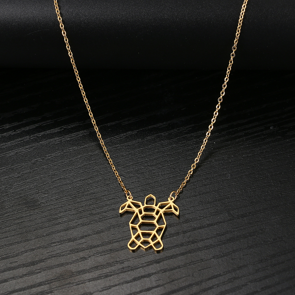 collier-tortue-origami-olype-bijoux-fond-noir
