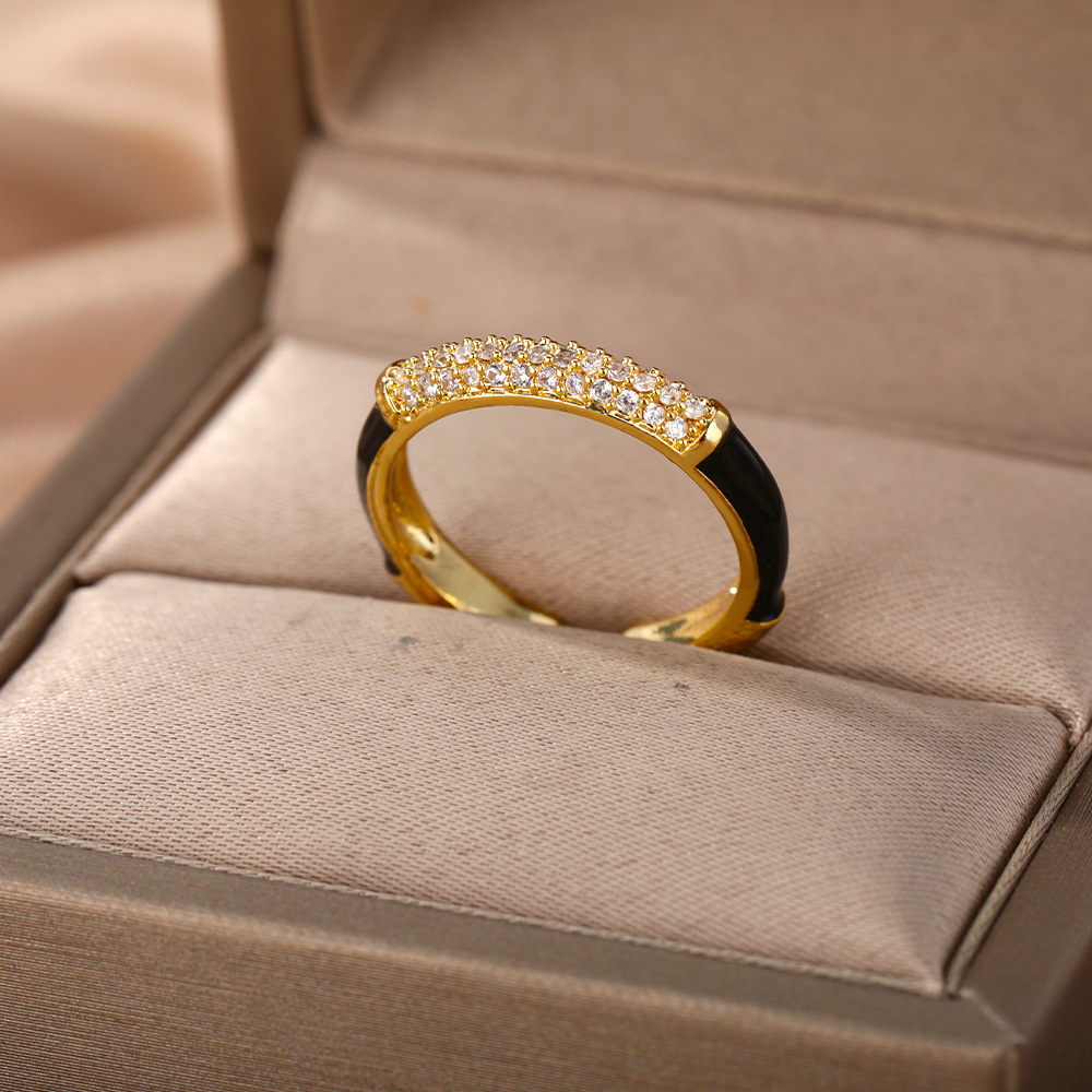 bague-zircon-email-noir-chaque-cote-olympe-bijoux-ecrin