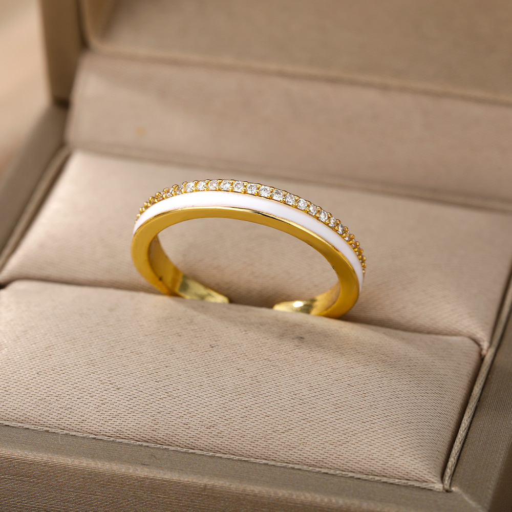 bague-ouverte-zircon-email-blanc-olympe-bijoux-ecrin7
