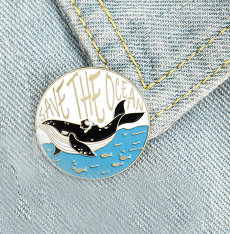 broche-pins-savez-les-oceans-olympe-bijoux-fond-jean