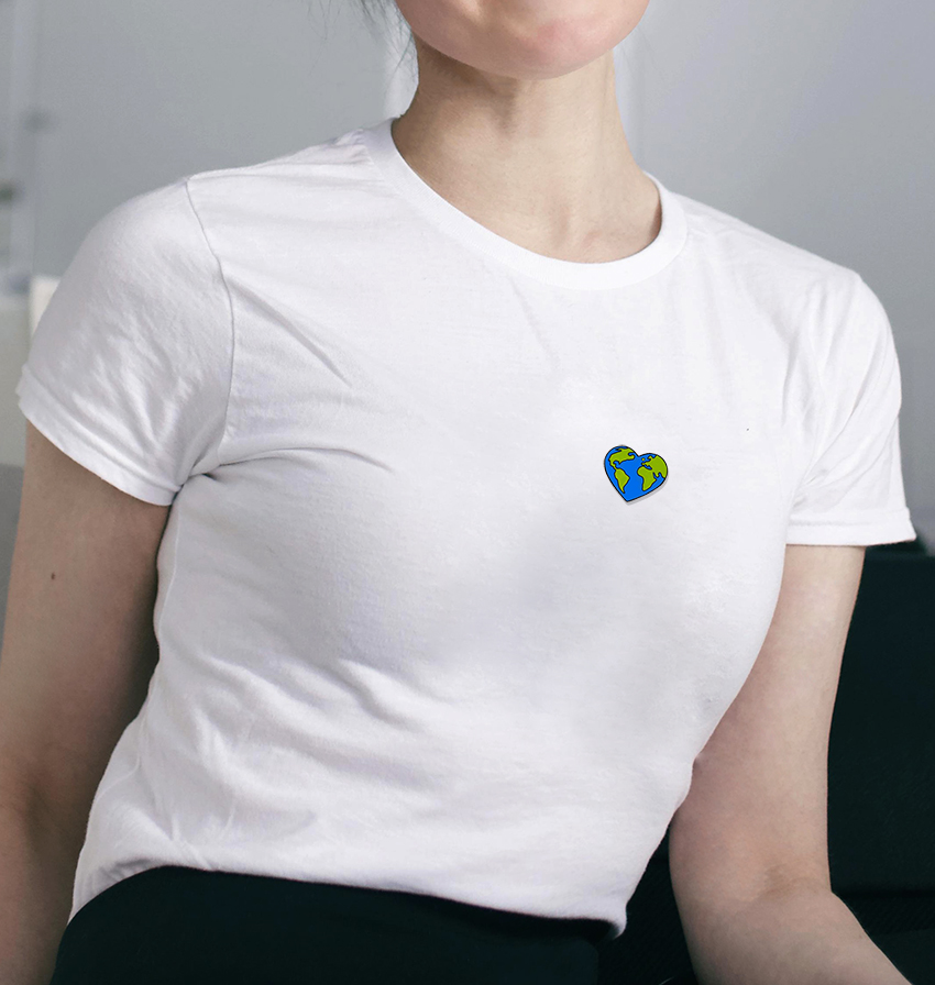 broche-pins-coeur-planete-bleu-olympe-bijoux-tshirt