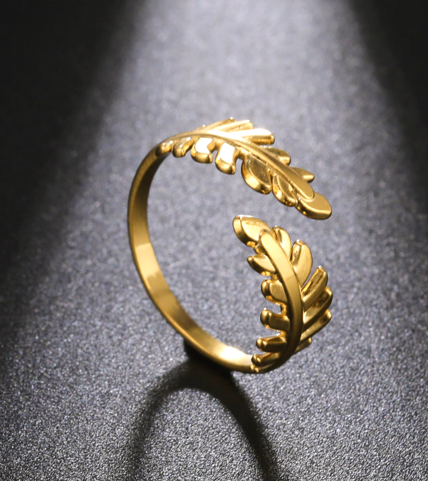 bague-couronne-de-laurier-olympe-bijoux-fond-noir