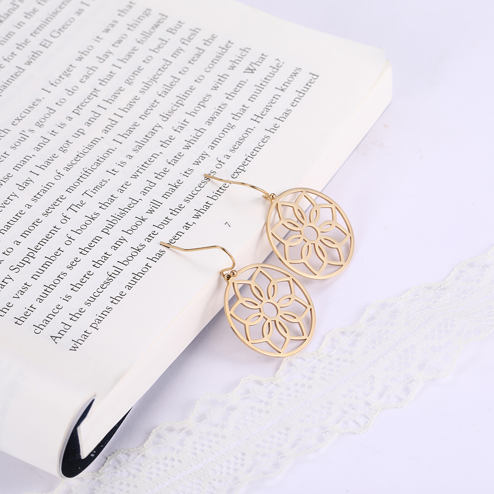boucles-oreilles-mandala-fleuri-olympe-bijoux-pose