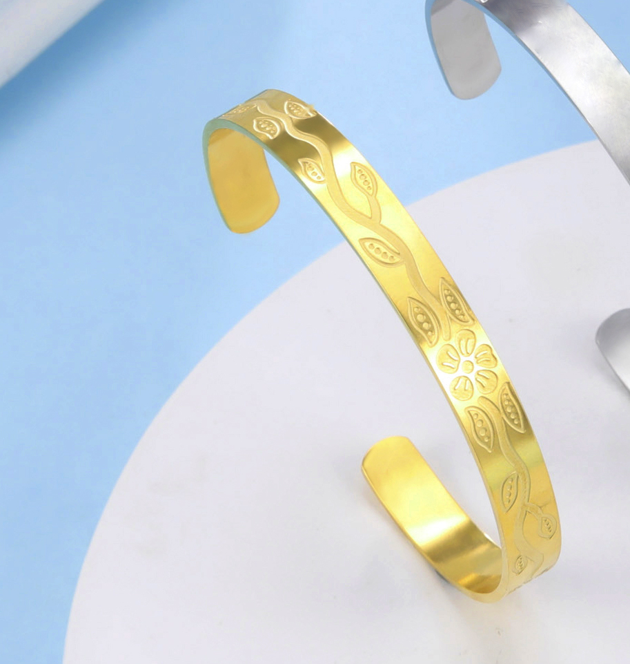 bracelet-jonc-motif-floral-olympe-bijoux-presentoir