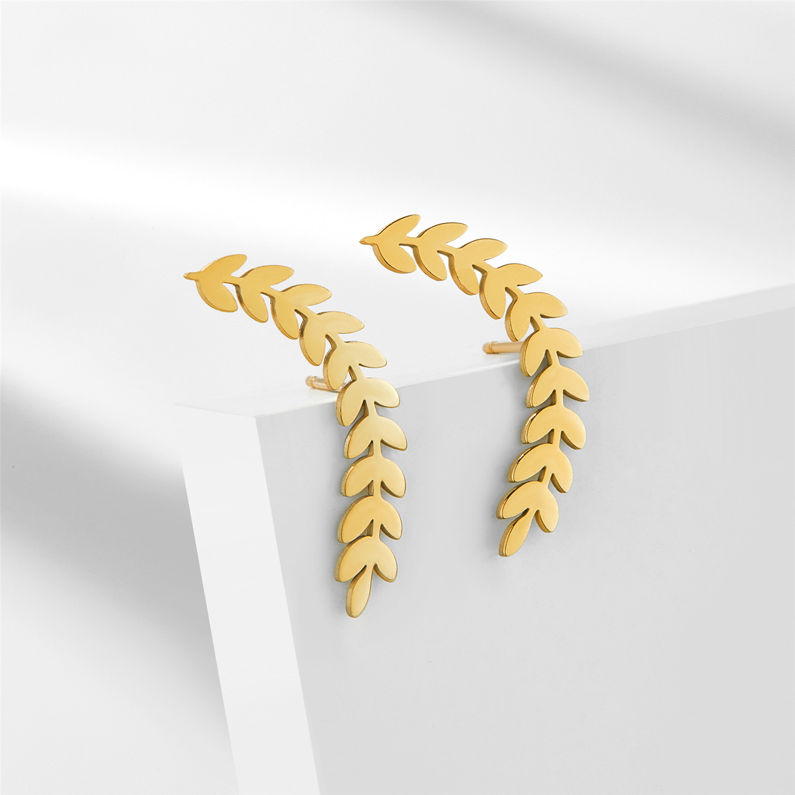boucle-puce-couronne-de-ble-pose-olympe-bijoux