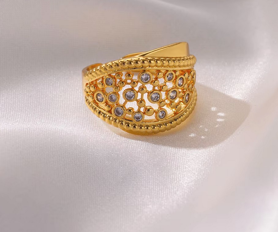 Bague-Luxia-acier-inoxudable-zircon-Olympe-bijoux-joncs-bracelets-colliers-créoles-earcuff