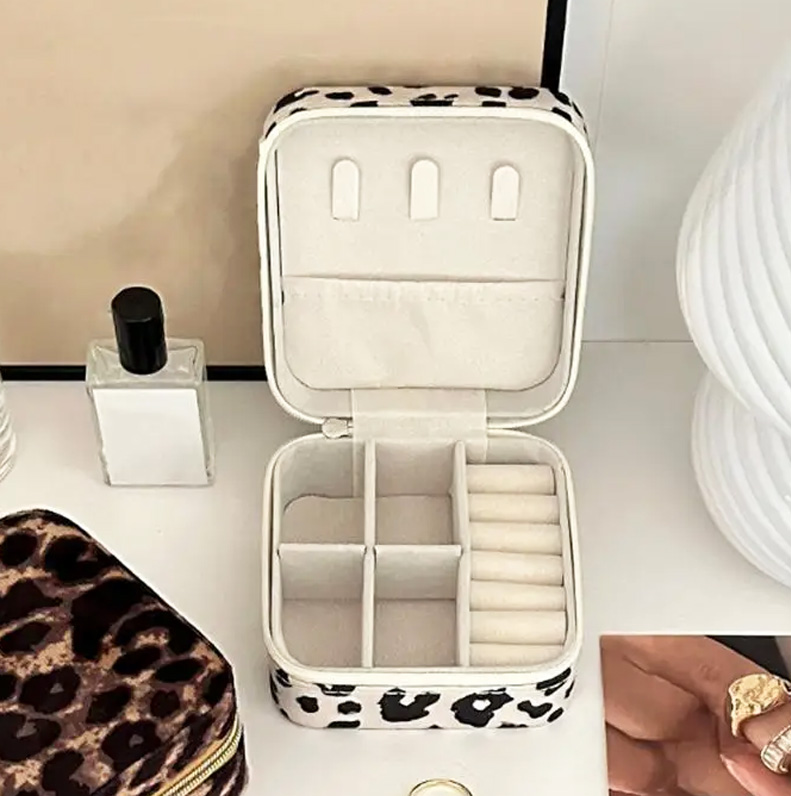 Boite-a-bijoux-leopard-Olympe-bijoux-Acier-inoxydable-bagues-bracelets-joncs-creoles-colliers-choker-broches-dimensions6
