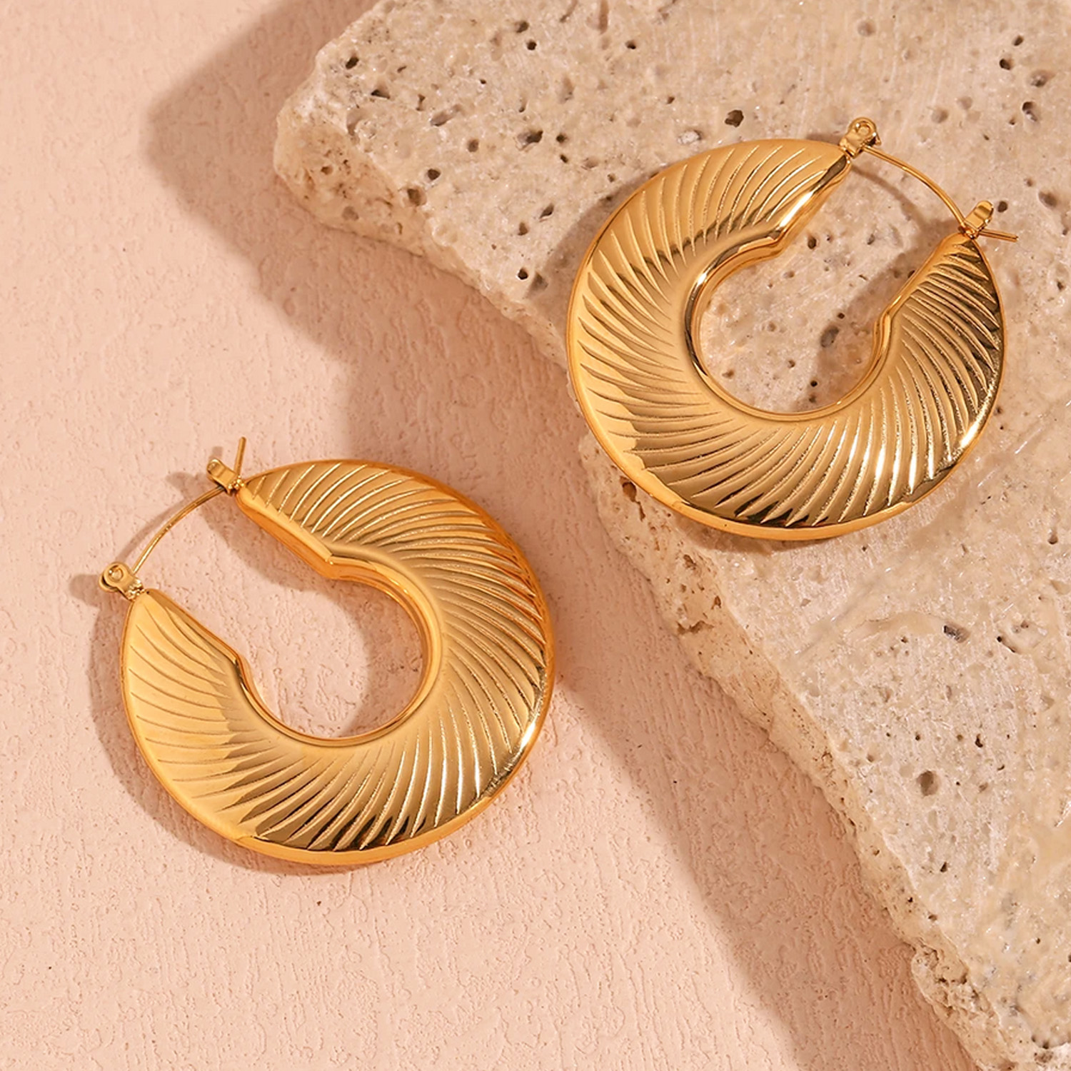 Boucles-d-oreilles-creoles-Venus-Acier-inoxydable-Olympe-bijoux-bagues-colliers-joncs-bracelets-sautoirs5
