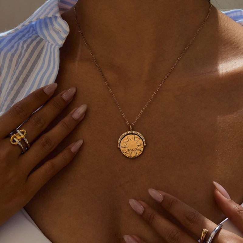 Collier-hyperion-lune-soleil-acier-inoxydable-Olympe-bijoux-bagues-bracelets-creoles-boucles-d-oreilles-earcuff3