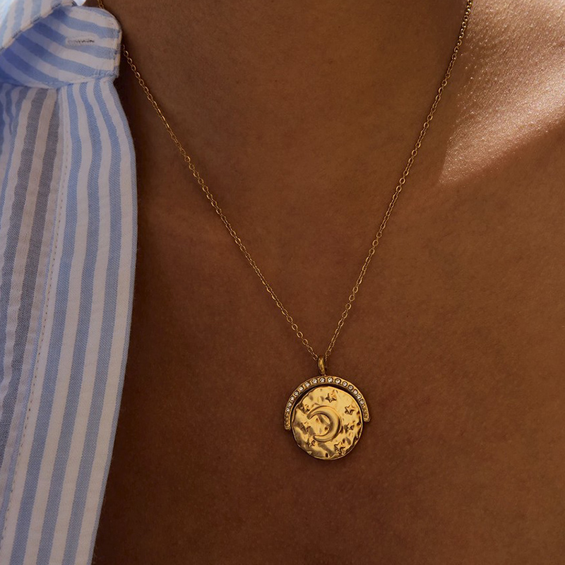 Collier-hyperion-lune-soleil-acier-inoxydable-Olympe-bijoux-bagues-bracelets-creoles-boucles-d-oreilles-earcuff4