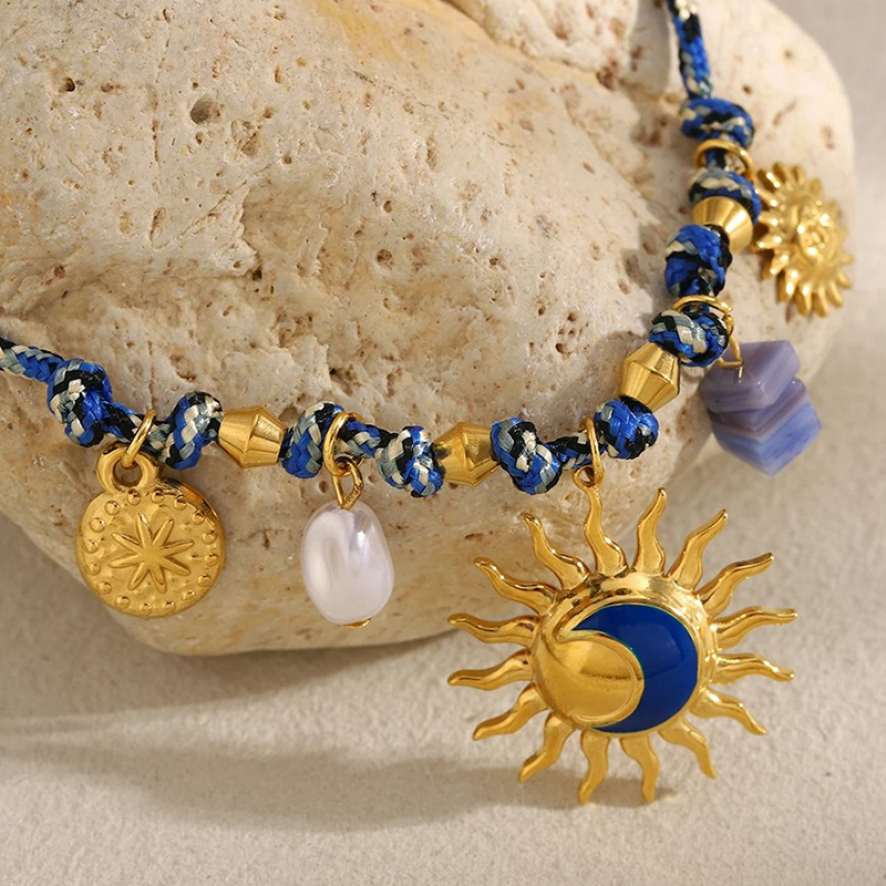 Collier-breloques-Azura-bleu-soleil-acier-inoxydable-Olympe-bijoux-bagues-bracelets-joncs-creoles-boucles-d-oreilles-earcuff2