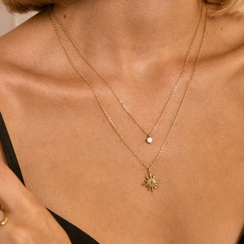 Collier-néréa-zircon-soleil-acier-inoxydable-Olympe-bijoux-bracelet-creoles-boucles-d-oreilles-jonc-bague-earcuff