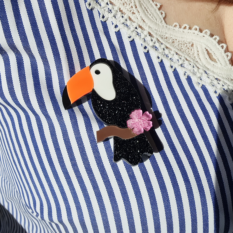 Broche-toucan-tropical-summer-chic-bijoux-acier-inoxydable-Olympe-bijoux6