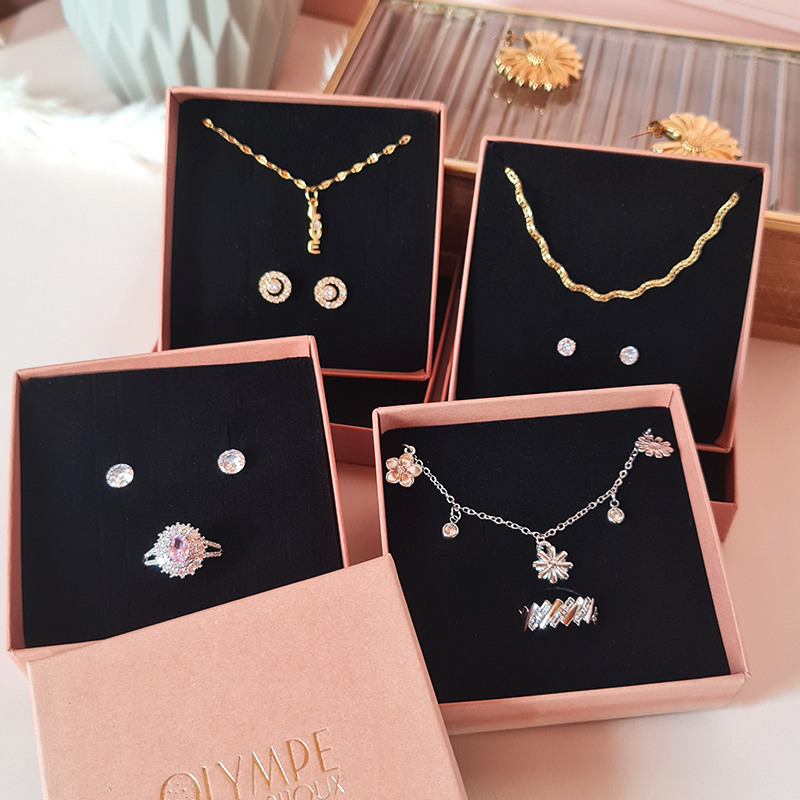 coffrets-fete-des-meres-Olympe-bijoux-acier-inoxydable-bagues-colliers-bracelets-boucles-d-oreilles-broches-earcuff2