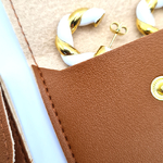 pochette-rangement-bijoux-similicuir-maron-cognac-bijoux-olympe-bijoux-acier-inoxydable-bagues-colliers-bracelets-boucles-d-oreilles-3