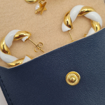 pochette-rangement-bijoux-similicuir-bleu-marine-accessoire-bijoux-olympe-bijoux-acier-inoxydable-bagues-colliers-bracelets-boucles-2