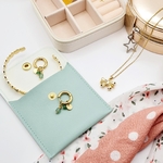 pochette-rangeent-bijoux-similicuir-vert-accessoire-bijoux-olympe-bijoux-acier-inoxydable-bagues-colliers-bracelets-boucles-d-oreilles-creole