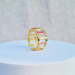 bague-roue-multicolore-olympe-bijoux-fond-presentoire