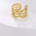 bague-ondulations-doree-olympe-bijoux-presentoire-blanc