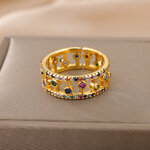 bague-queen-zircon-multicolor-dore-olympe-bijoux-fond-beige-face-avant