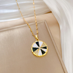 collier-mire-noir-blanc-olympe-bijoux-fond-beige3