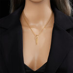 collier-pendentif-plume-olympe-bijoux-mannequin