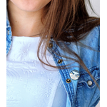 broche-gardons-les-oceans-propres-olympe-bijoux-femme-veste-jean