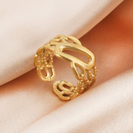 bague-maille-marine-trombone-olympe-bijoux-fond-tissu