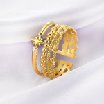 bague-3rangs-etoile-perles-dorees-olympes-bijoux-fond-satin