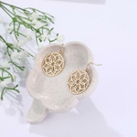 boucles-oreilles-mandala-fleuri-olympe-bijoux-presentoir