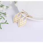 tasseboucles-oreilles-plumes-croisees-olympe-bijoux-pose2