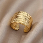 BAgue-Hathor-acier-inoxydable-Olympe-bijoux-colliers-joncs-creoles-boucles-d-oreilles-bracelets