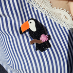 Broche-toucan-tropical-summer-chic-bijoux-acier-inoxydable-Olympe-bijoux6