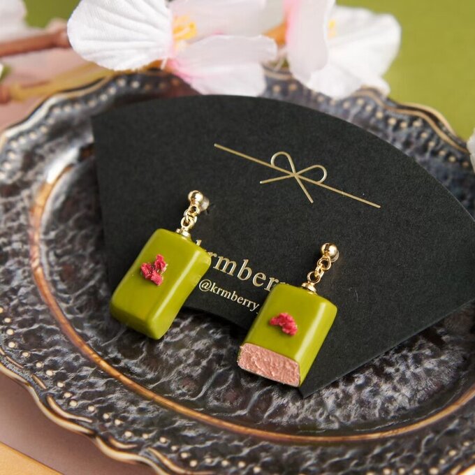 Boucles d\'oreilles faites main【Chocolat à la fleur de cerisier & matcha】- Artisanat japonais